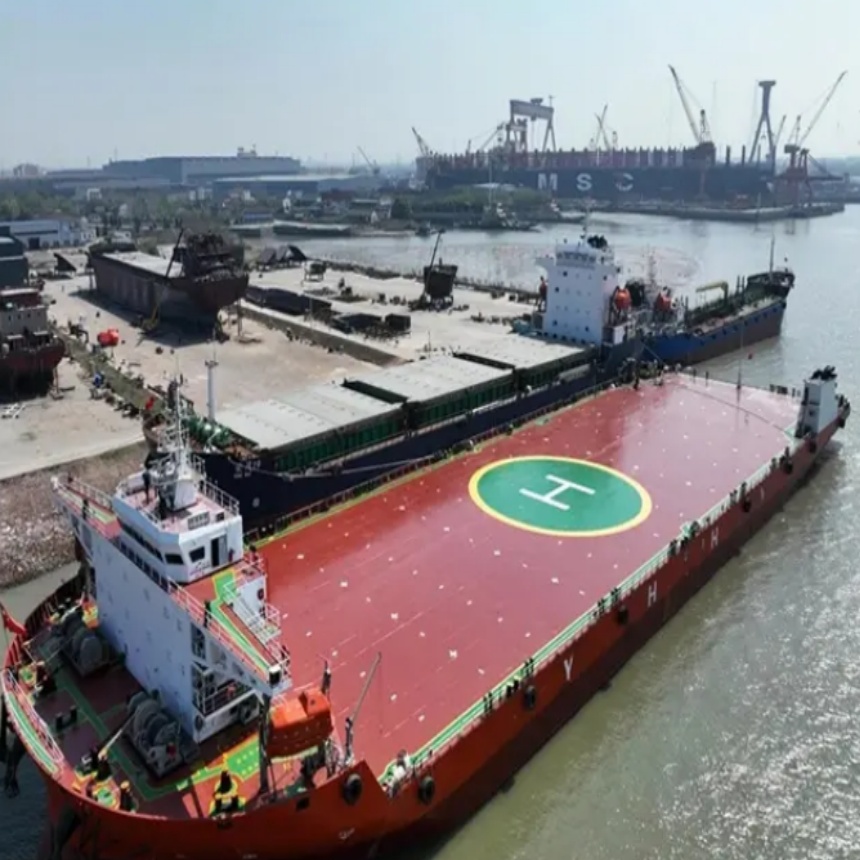 Why Are LCT Barges Ideal for Heavy Cargo Transport in Shallow Waters?