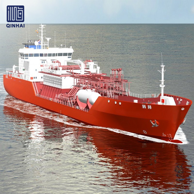 Hot Sale Oil Tankers Refueling Vessel with Oil Crane